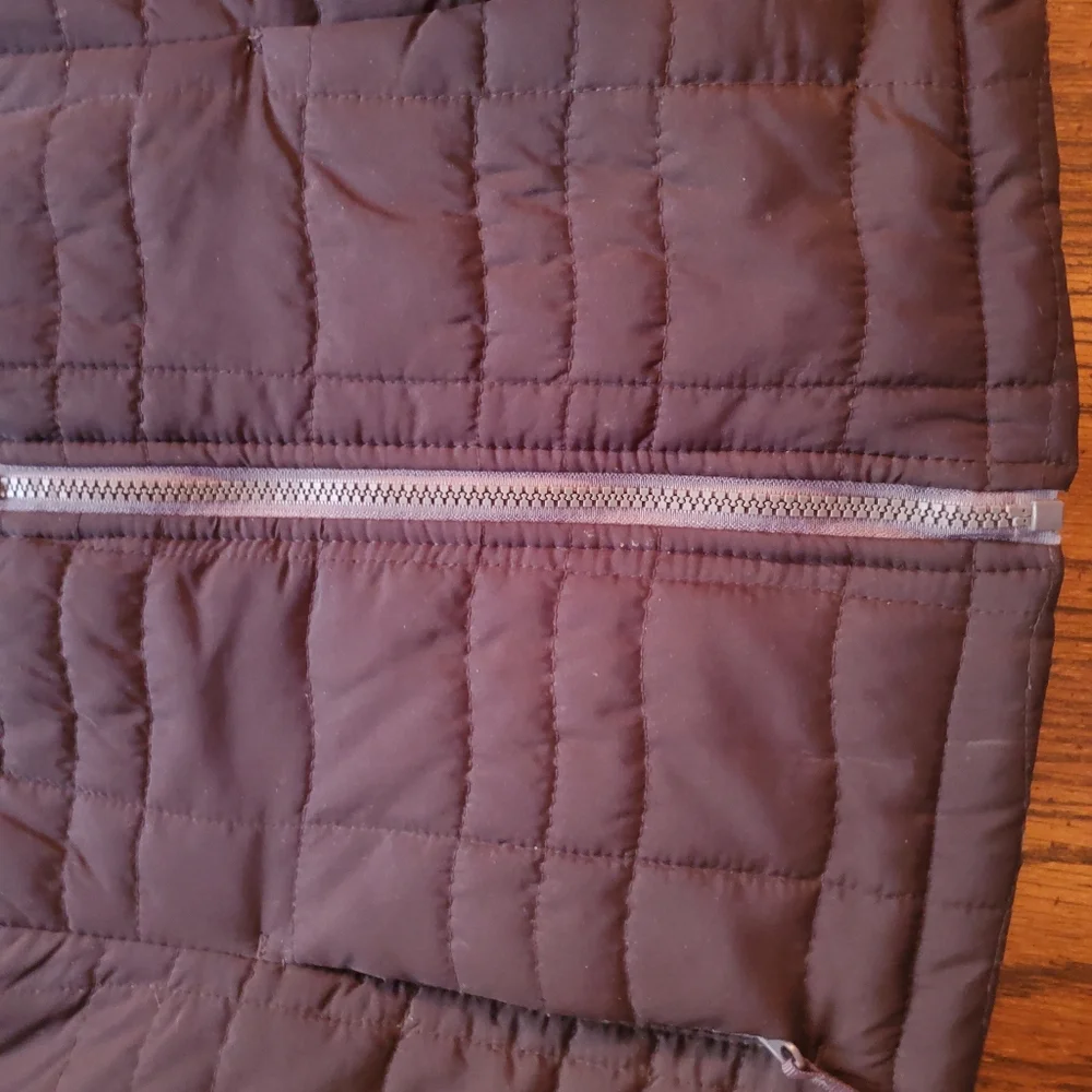 Vests - Picture 3 of 5